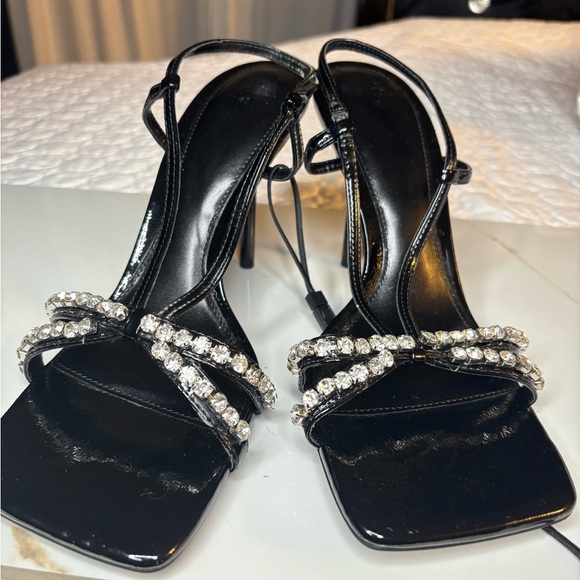 Size 41 Elegant Black Strappy Heels with Rhinestone Accents - Picture 2 of 9